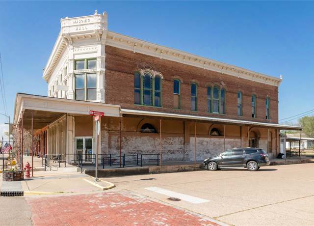 Property at 412 N Main St, Calvert, TX 77837, 1 bed, 2.5 baths