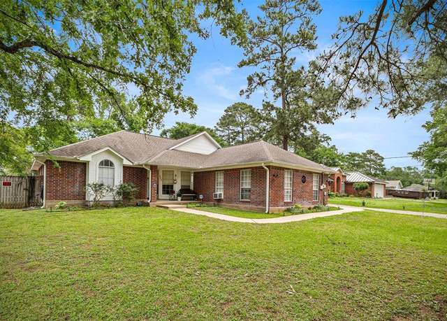 Property at 223 Tupelo Ln, Conroe, TX 77304, 3 beds, 2 baths