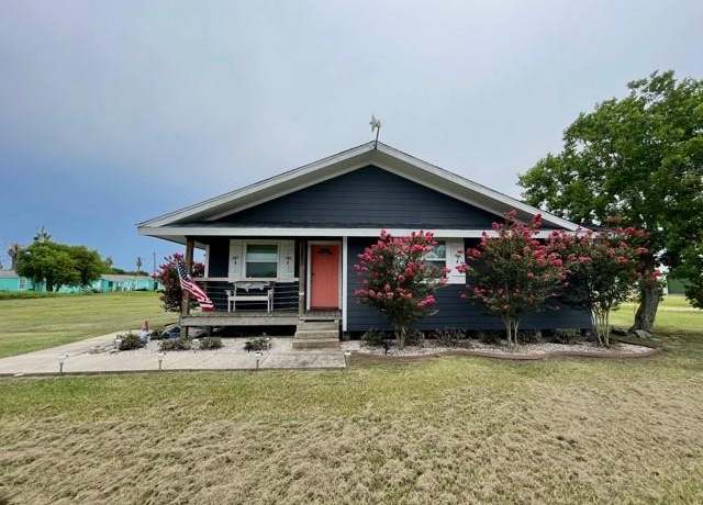 Property at 1403 Bill Tindall Ave, Seadrift, TX 77983, 3 beds, 2 baths