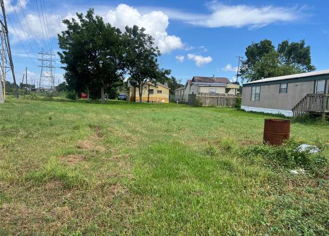 Property at 1100 Pine St, Baytown, TX 77520