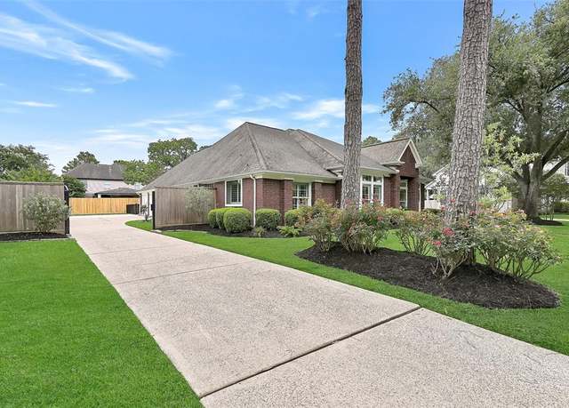 Property at 1405 Blueberry Ln, Friendswood, TX 77546, 4 beds, 2.5 baths
