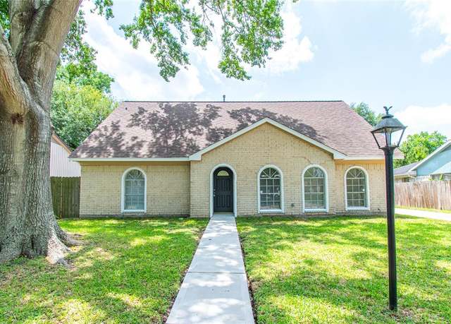 Property at 12419 Huntington Field Dr, Houston, TX 77099, 4 beds, 2 baths