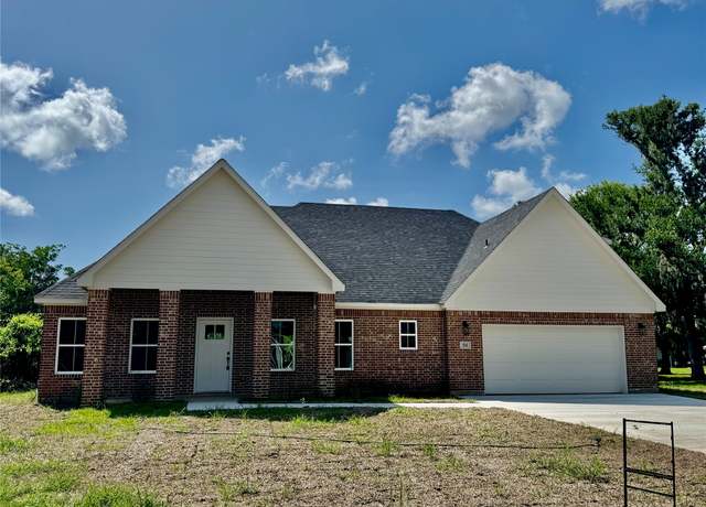 Property at 58 Lantana Ct, Lake Jackson, TX 77566, 4 beds, 3 baths