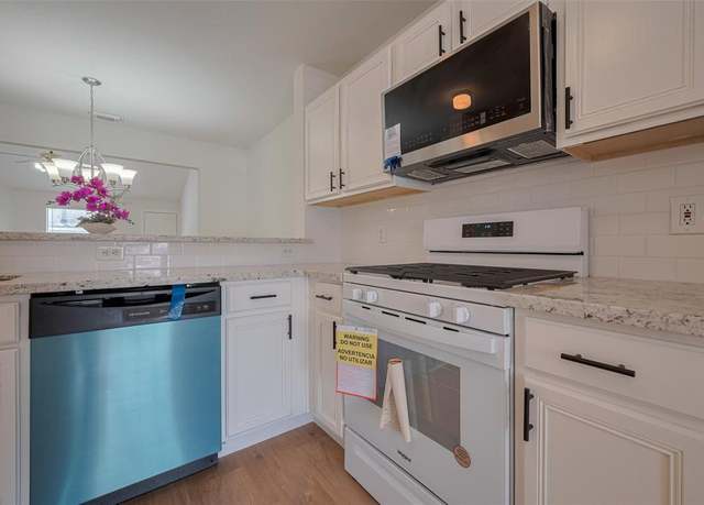 Property at 10918 Linden Gate Dr, Houston, TX 77075, 3 beds, 2 baths