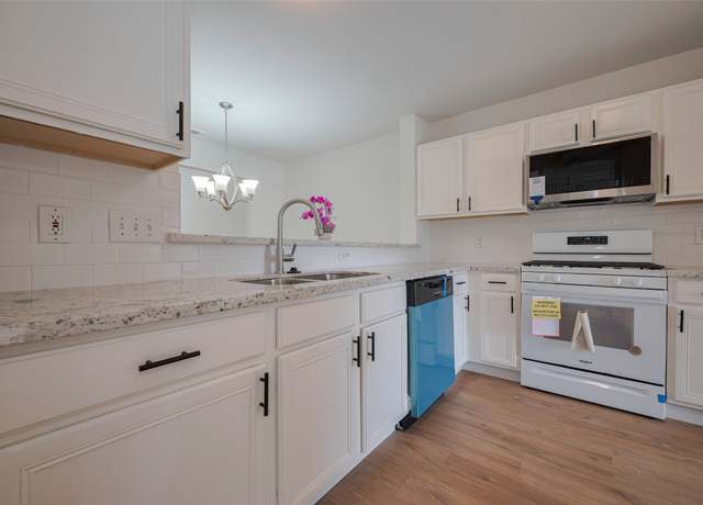 Property at 10918 Linden Gate Dr, Houston, TX 77075, 3 beds, 2 baths