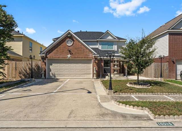 Property at 10915 Chelsea Knoll Ln, Houston, TX 77067, 5 beds, 3.5 baths