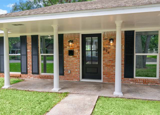 Property at 214 Whispering Oaks Dr, Seabrook, TX 77586, 4 beds, 3 baths