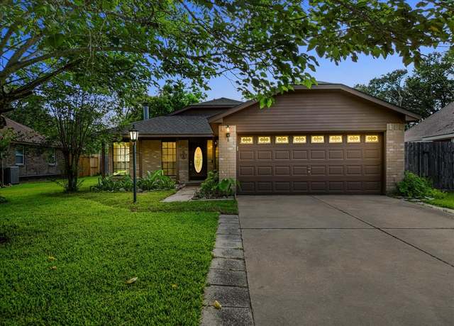 Property at 413 W Bristol Ct, League City, TX 77573, 3 beds, 2 baths