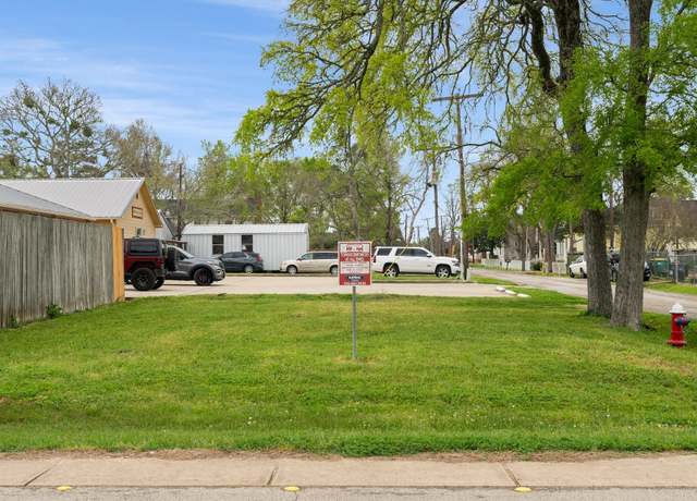 Property at 202 Pond St, Montgomery, TX 77356