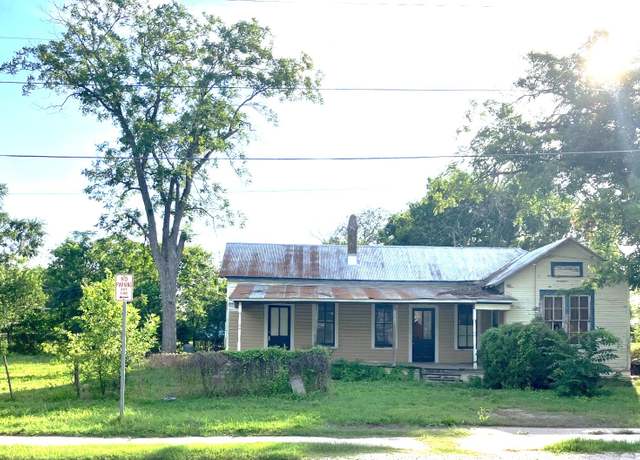 Property at 312 N Lavernia St, Marion, TX 78124, 3 beds, 2 baths