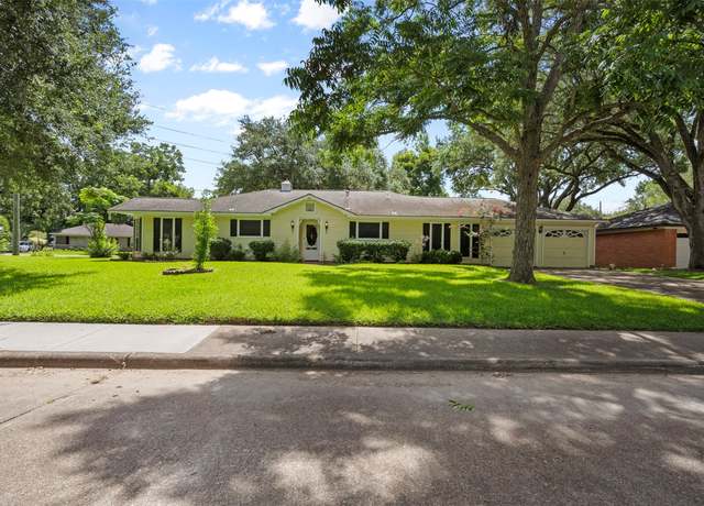 Property at 512 Venice St, Sugar Land, TX 77478, 3 beds, 2.5 baths