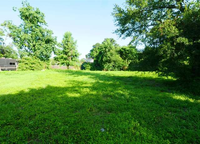 Property at 525 Pine St, Crosby, TX 77532