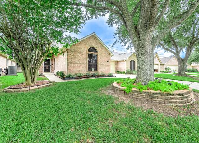Property at 739 Apple Blossom Dr, Pearland, TX 77584, 3 beds, 2 baths