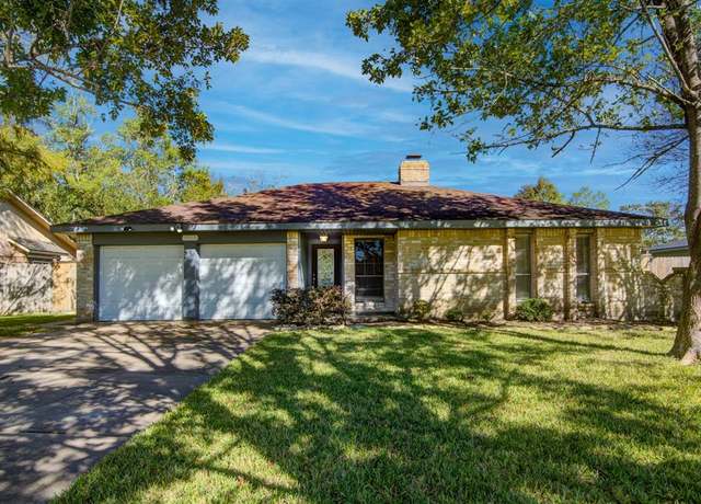 Property at 401 Castlelake Dr, Friendswood, TX 77546, 3 beds, 2 baths