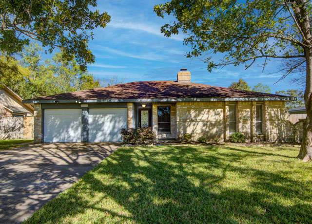 Property at 401 Castlelake Dr, Friendswood, TX 77546, 3 beds, 2 baths