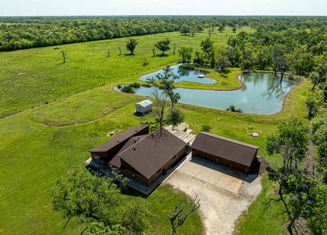 Property at 5431 County Road 506, Brazoria, TX 77422, 4 beds, 2 baths