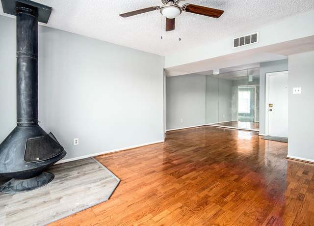 Property at 3085 Walnut Bend Ln #35, Houston, TX 77042, 3 beds, 2 baths