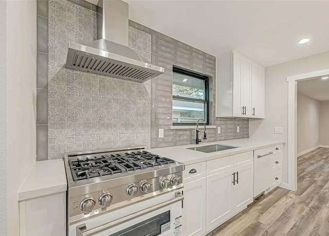 Property at 2111 Nina Lee Ln, Houston, TX 77018, 4 beds, 2 baths