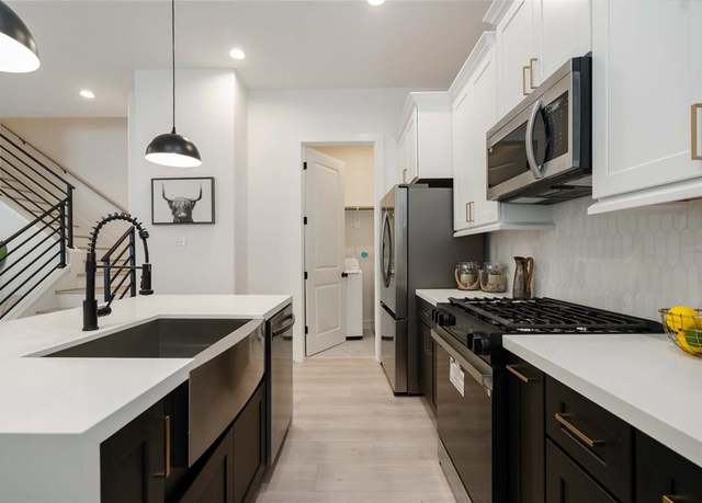 Property at 2520 Live Oak St, Houston, TX 77004, 3 beds, 3.5 baths