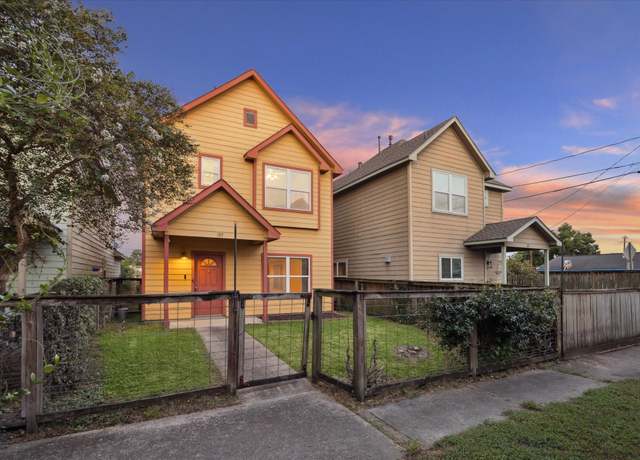 Property at 105 Delaney St, Houston, TX 77009, 3 beds, 2.5 baths