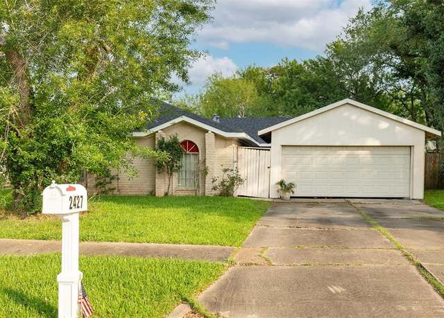 Property at 2427 Fairgreen Dr, Missouri City, TX 77489, 3 beds, 2 baths