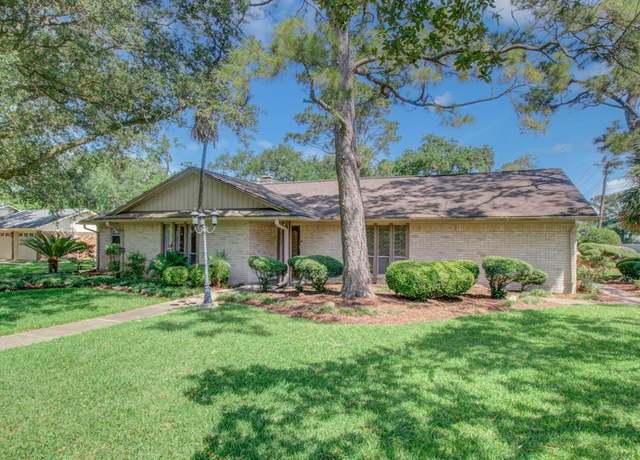 Property at 607 Misty Ln, Friendswood, TX 77546, 4 beds, 2.5 baths