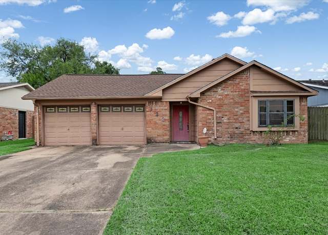 Property at 122 White Cedar St, Houston, TX 77015, 4 beds, 2 baths