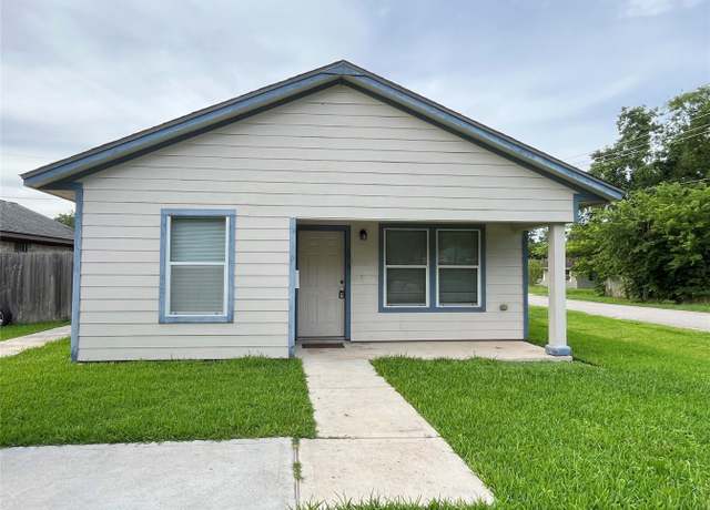 Property at 1019 Avenue E, Rosenberg, TX 77471, 3 beds, 1 bath