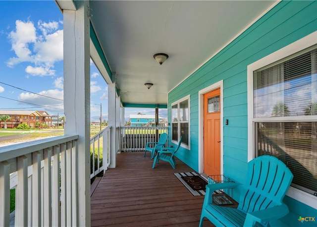 Property at 1012 S Magnolia St, Rockport, TX 78382, 3 beds, 2 baths