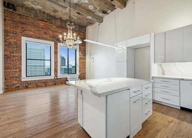Property at 915 Franklin St Unit 9I, Houston, TX 77002, 1 bed, 1 bath
