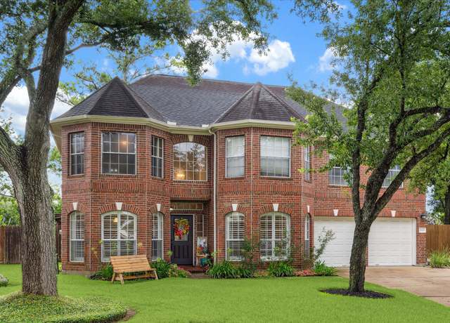 Property at 7938 S Wellington Ct, Houston, TX 77055, 5 beds, 3 baths
