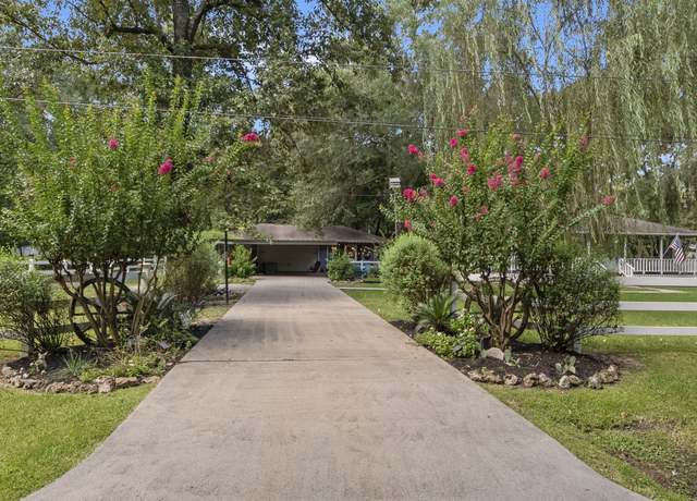 Property at 1100 Papoose Trl, Conroe, TX 77316, 3 beds, 2 baths