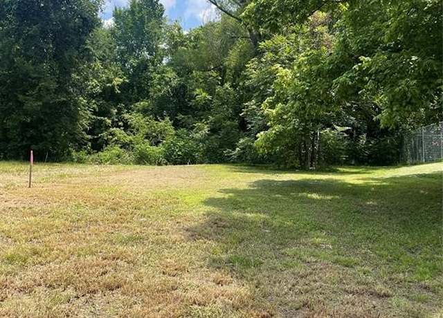 Property at 923 Avenue C, Huntsville, TX 77320