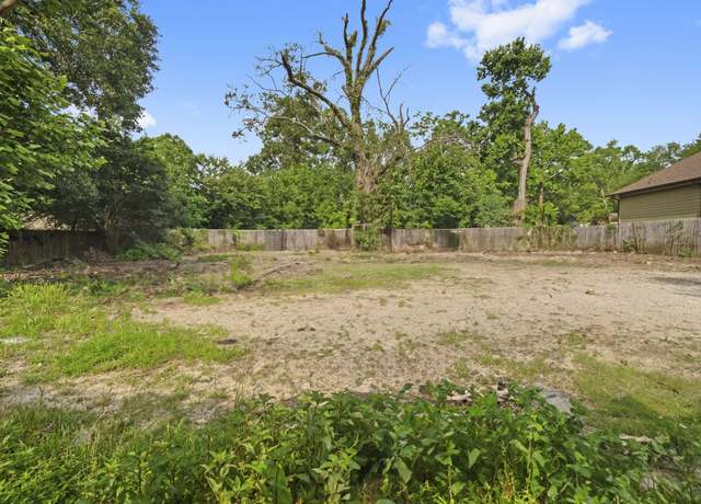 Property at 1615 Gilmore St, Conroe, TX 77301