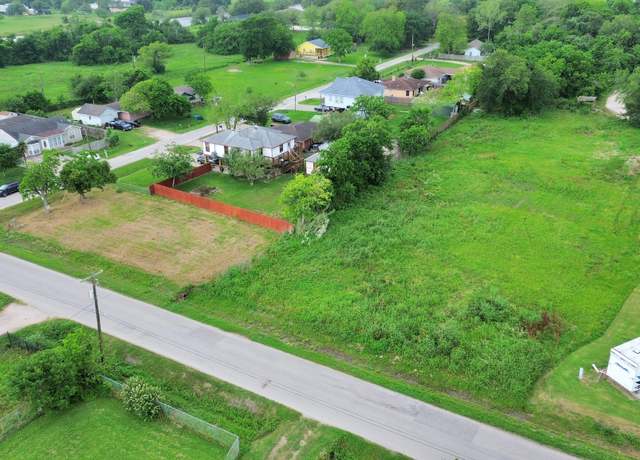 Property at 8002 Meadowbrook Dr, Hitchcock, TX 77563
