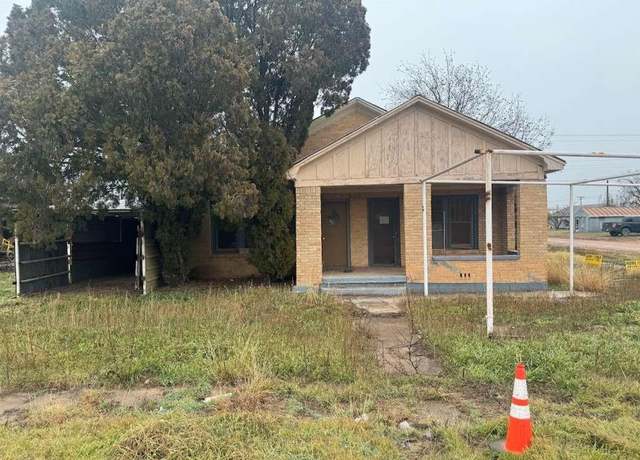 Property at 413 N Central Ave, Hamlin, TX 79520, 3 beds, 1 bath