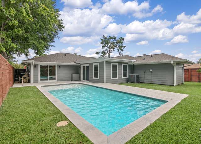 Property at 2102 Lazybrook Dr, Houston, TX 77008, 3 beds, 2 baths