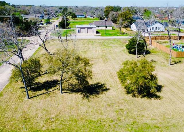 Property at 2502 28th St, Dickinson, TX 77539