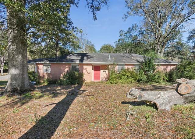 Property at 222 Eleanor St, Jasper, TX 75951, 3 beds, 2 baths