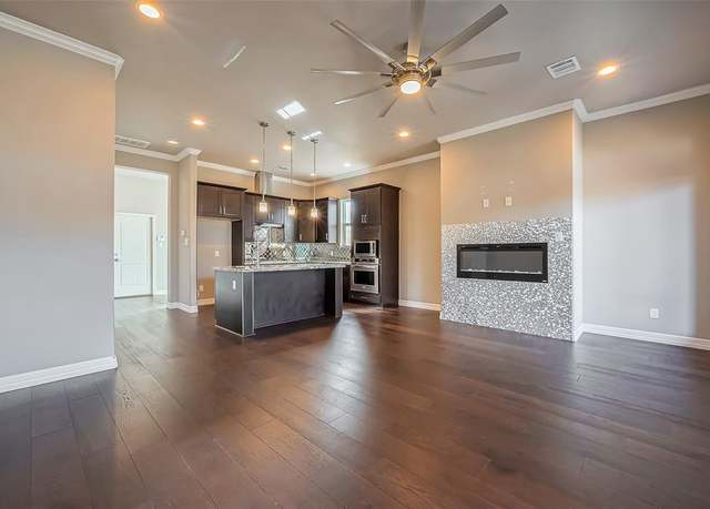 Property at 4307 Hershe St, Houston, TX 77020, 3 beds, 2.5 baths