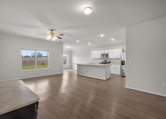 Property at 638 W Fairway Lk, Alvin, TX 77511, 3 beds, 2 baths