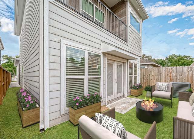 Property at 503 E 40th 1/2 St Unit A, Houston, TX 77022, 3 beds, 2.5 baths