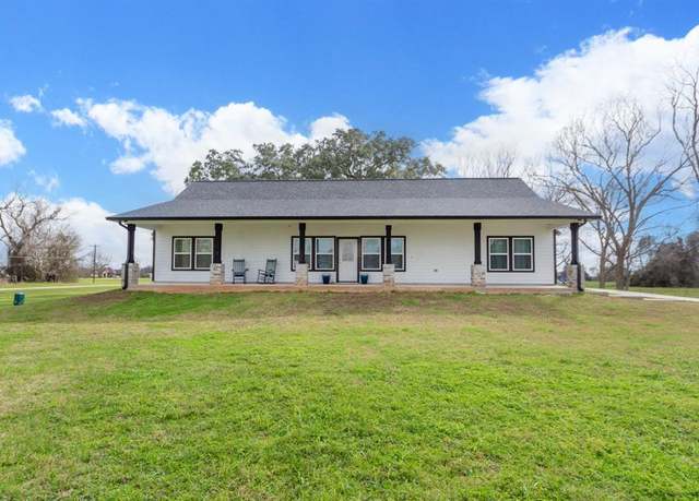 Property at 202 Horse Shoe Trl, Angleton, TX 77515, 3 beds, 2 baths