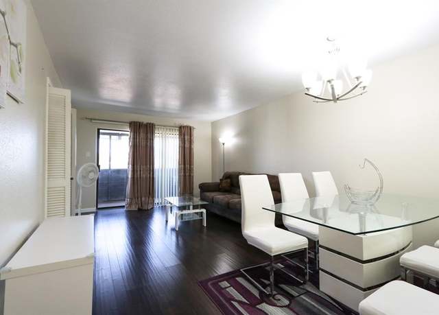 Property at 3035 Walnut Bend Ln #33, Houston, TX 77042, 1 bed, 1 bath