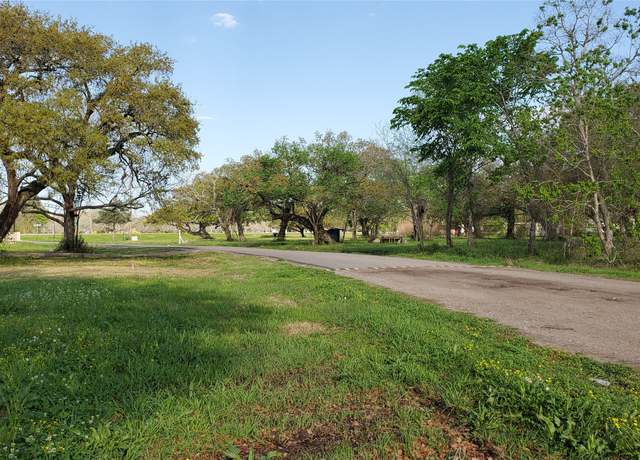 Property at 105 Country Oaks St, Brazoria, TX 77422