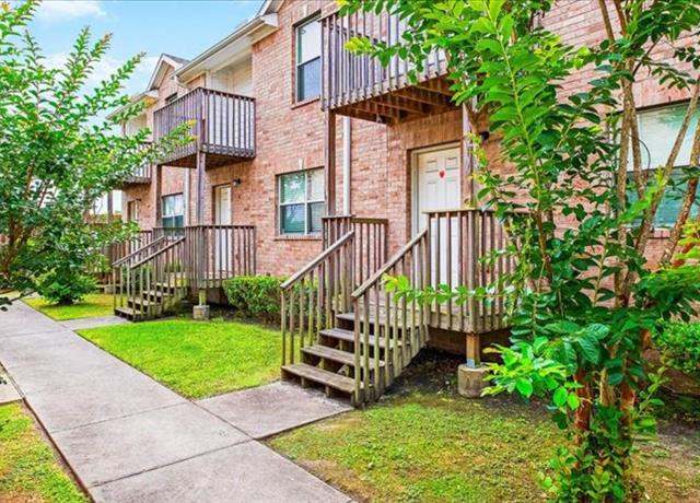 Property at 11905 Algonquin Dr #10, Houston, TX 77089, 3 beds, 3 baths
