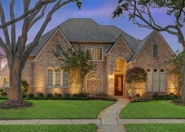 Property at 3207 Riviera Dr, Sugar Land, TX 77479, 6 beds, 4.5 baths