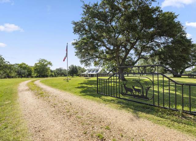 Property at 1089 Club Dr, Columbus, TX 78934, 3 beds, 2.5 baths