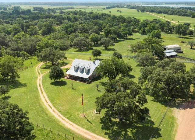 Property at 1089 Club Dr, Columbus, TX 78934, 3 beds, 2.5 baths