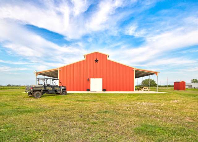 Property at 5829 County Road 18, Damon, TX 77430, 6 beds, 3 baths